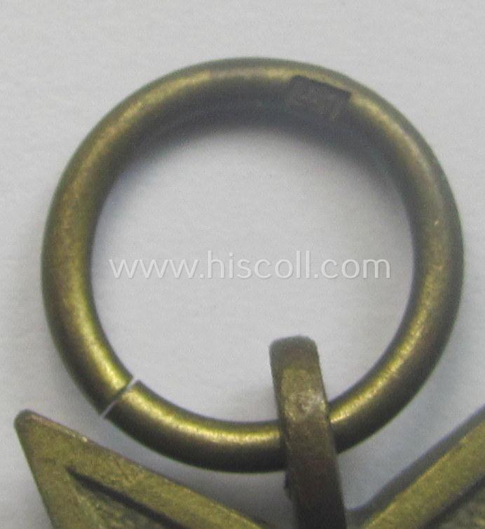 Fully matching medal-set: 'KvK 2. Klasse o. Schwn.' being a clearly maker- (ie. '41'-) marked specimen in pouch by the 'Hersteller': 'Gebr. Bender - Oberstein / Nahe'