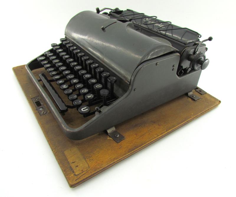 Wehrmacht / Waffen-SS typewriter by Olympia in Case