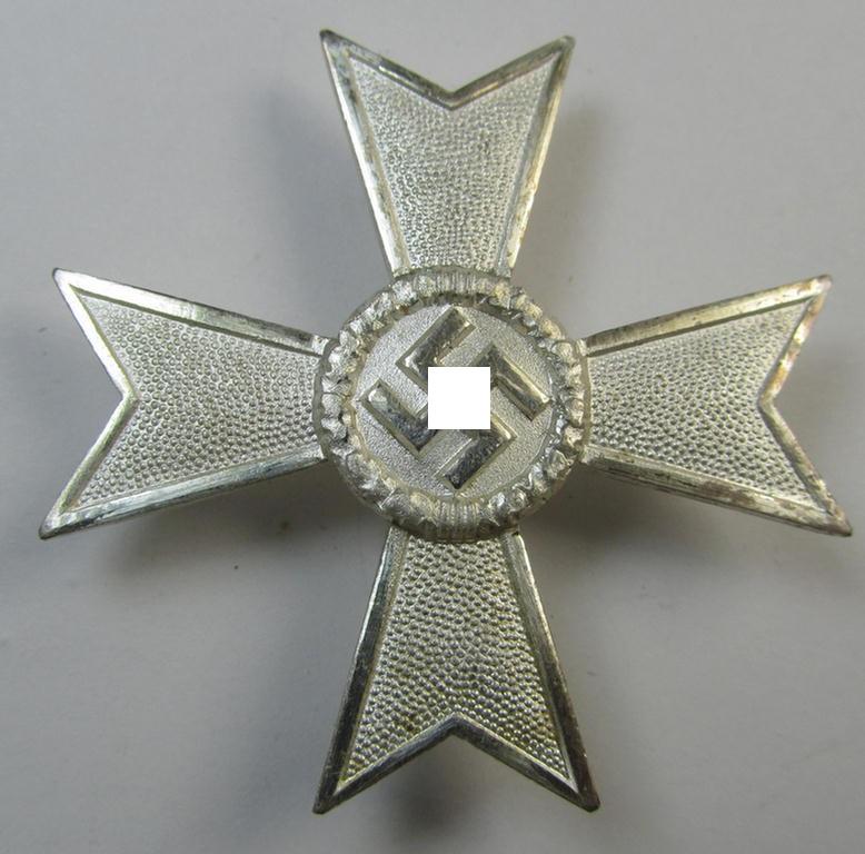 Luxuriously-styled, 'Kriegsverdienstkreuz 1. Klasse ohne Schwertern' being an attractive and maker- (ie. '50'-) marked specimen that is executed in typical, silverish-coloured metal (ie. 'Buntmetall') and that comes in a wonderful condition