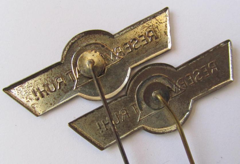 Two-pieced lapel-pin-set comprising of two, tin-based pins (ie. 'Steckabzeichen') both showing the text: 'Reserve hat ruh!', depicting that the bearer was a veteran ie. 'Reservist'