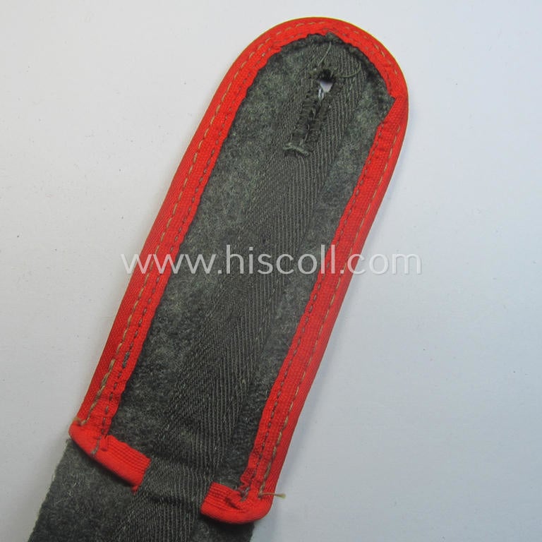 Single, WH (Heeres) later-war period- (ie. 'simplified'- ie. 'M44-'-pattern-) EM-type shoulderstrap: 'Soldat der (Sturm)Artillerie-Trpn.'