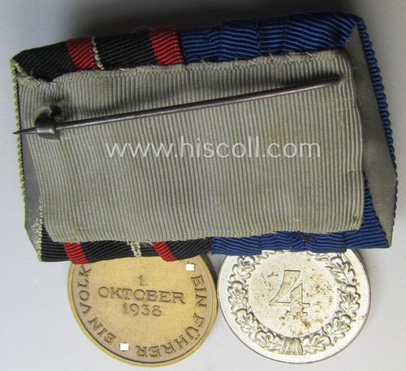 2-pieced, WH (Heeres o. Kriegsmarine) medal-bar (ie.: 'Doppelspange') resp. showing a: 'WH-DA 4. Stufe' and a Czech 'Anschluss'-medal that comes with a firmly attached 'Prager Burg-Spange'