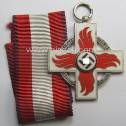 Attractive, 'Feuerwehr-Ehrenzeichen der II. Stufe' that comes together...