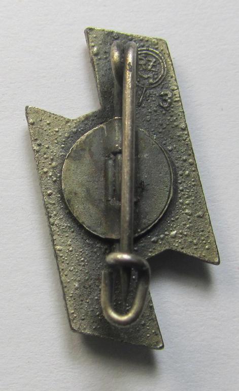 Neat, miniature-sized (ie. 'Halbminiatur') DJ (ie. 'Deutsches Jungvolk') sports'-badge (or: 'DJ-Leistungsabzeichen') being an example of the silver-class, which is neatly maker- (ie.: 'RzM - M1/3'-) marked on its back