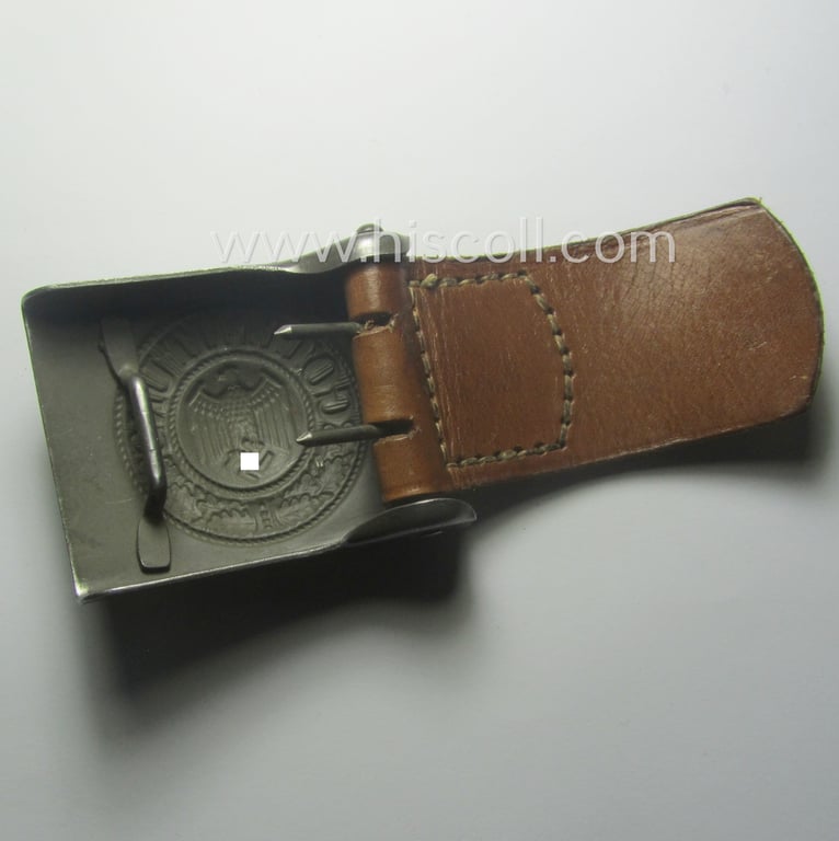 Superb, WH (Heeres) field-grey-coloured- and/or steel-based belt-buckle, being a maker- (ie. 'J. C. Maedicke'-) marked- and/or: '1941'-dated example on its leather-based tab and that comes in a wonderful almost mint-, condition