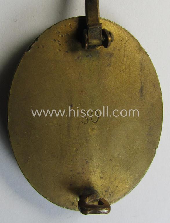 Attractive - luxuriously-styled albeit clearly used- and/or worn! - 'Verwundeten-Abzeichen in Gold' being a typical maker- (ie. '30'-) marked- and/or: 'Buntmetall'-based example as was produced by the Austrian maker: 'Hauptmünzamt Wien'