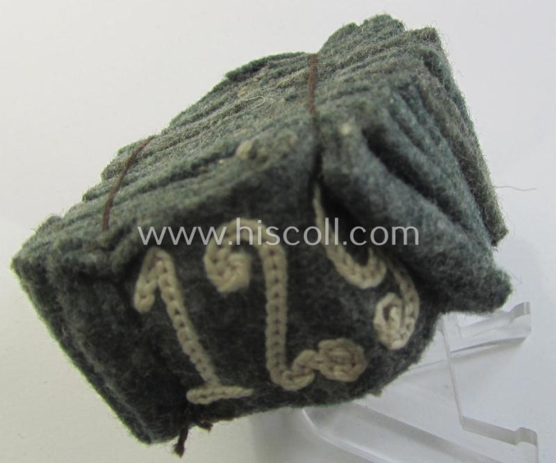 Fully matching pair of WH (Heeres) 'Infanterie'-related, so-called: regimental shoulderstrap-'slip-ons' (ie. 'Schulterstück-Überschuben') as was intended for usage by a: 'Soldat des Infanterie-Regiments 129'