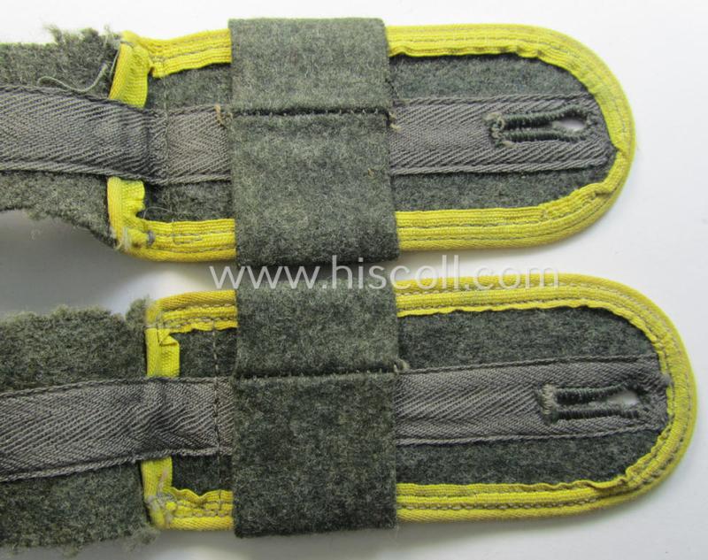 Pair of later-war-period, WH (Heeres) so-called: 'M44'-styled ie. 'simplified', EM-type shoulderstraps having a pair of 'A'-'Überschuben' attached as intended for a: 'Soldat eines Nachr.-Rgts. o. Abts.'