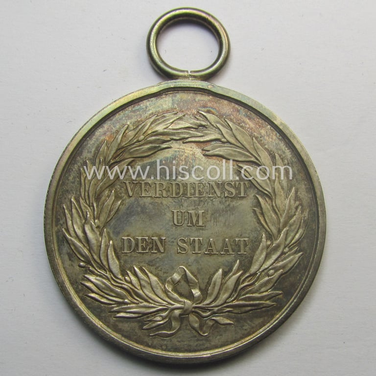 Preussen, 'Allgemeines Ehrenzeichen in Silber, 1912 - 1918' that comes stored in its period, black-coloured- and/or non-maker-marked etui and that retains its (scarce!) 'Überkarton' entitled: 'Allgemeines Ehrenzeichen'