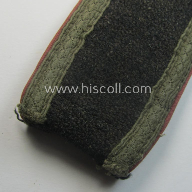 Single, WH (Heeres) early- (ie. mid-) war period, NCO-type shoulderstrap (as was specifically intended to be used on the black-coloured, 'wrap-around'-styled Panzer-tunics: 'Uffz. der Panzer-Trpn.'