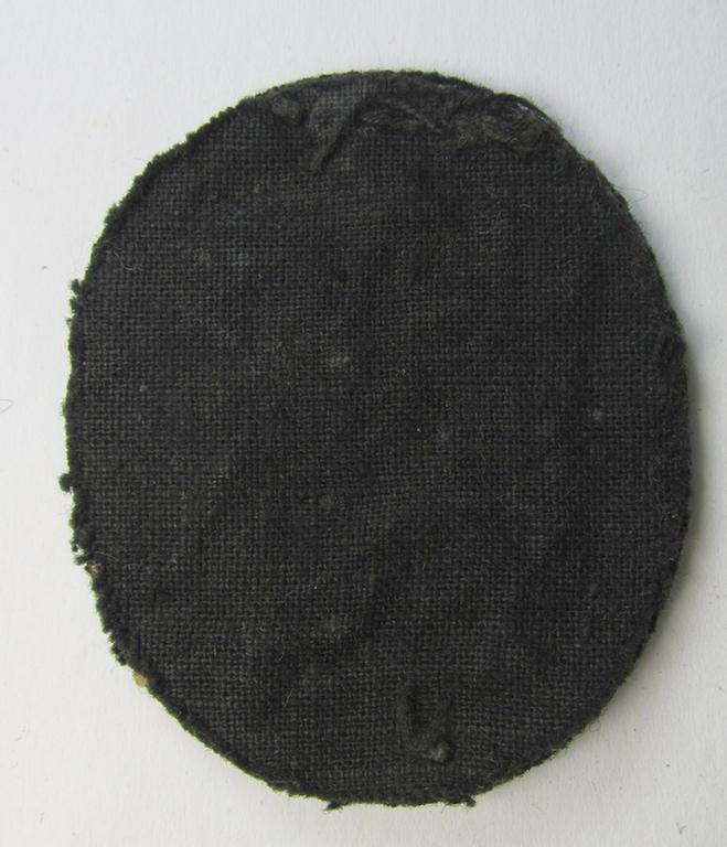 Interesting - and with certaintly rarely found! - very detailed and neatly hand-embroidered, so-called: 'D.D.A.C.' (or: 'Der Deutscher Automobil-Club') visor-cap-badge ('Adler für Schirmmütze')