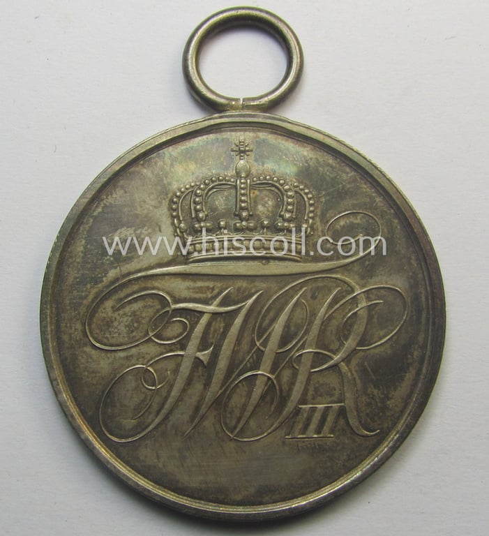Preussen, 'Allgemeines Ehrenzeichen in Silber, 1912 - 1918' that comes stored in its period, black-coloured- and/or non-maker-marked etui and that retains its (scarce!) 'Überkarton' entitled: 'Allgemeines Ehrenzeichen'