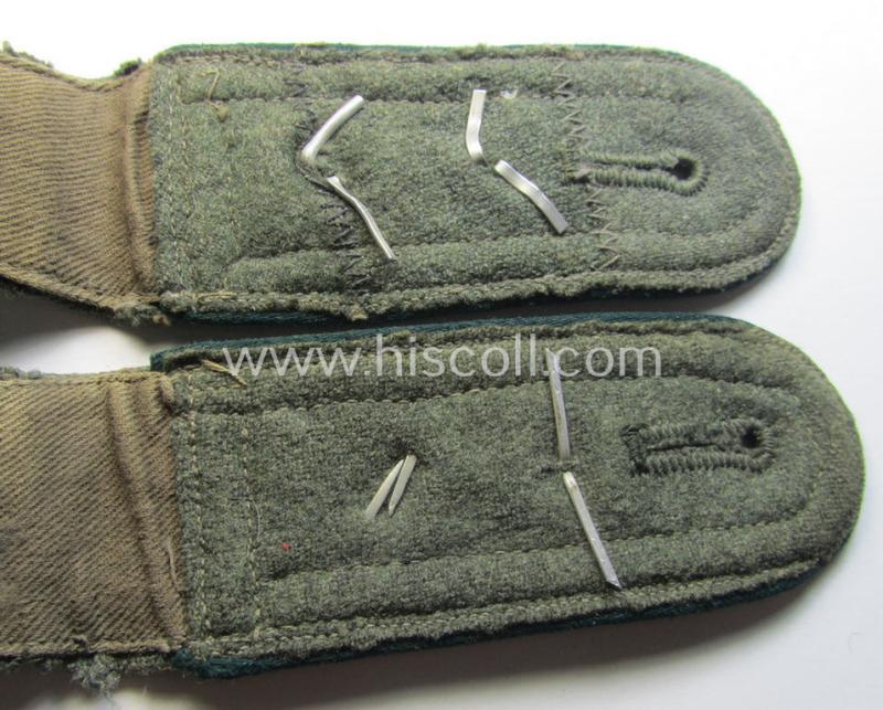 Pair of WH (Heeres) NCO-type (ie. 'M40- o. M43'-pattern) shoulderstraps: 'Oberfeldwebel eines Gebirgsjäger- o. Jäger-Rgts.'