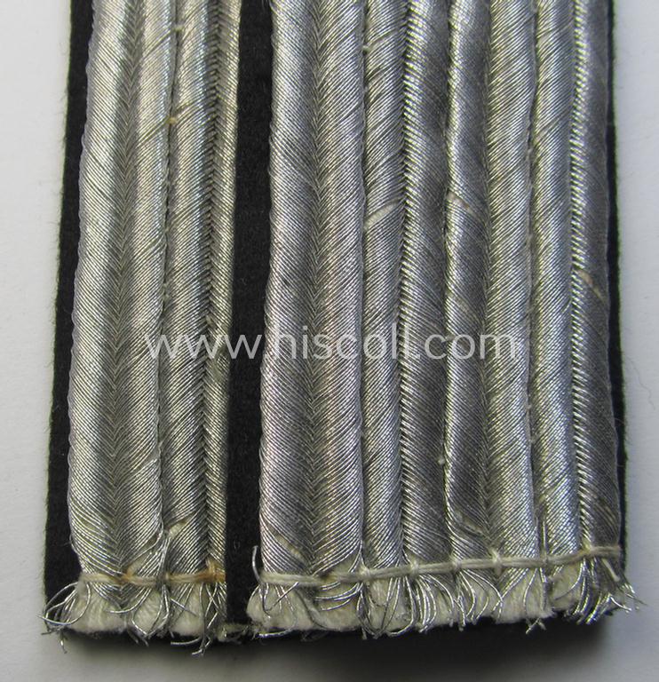 Attractive - and fully matching! - pair of WH (Luftwaffe) officers'-type shoulderboards as was intended for usage by a: 'Leutnant eines Pioniere- o. Bau-Abteilungs o. Regiments'