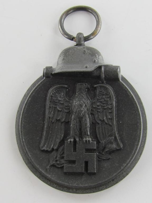 Winterschlacht im Osten 1941-42 Medal, Maker 6....Mint