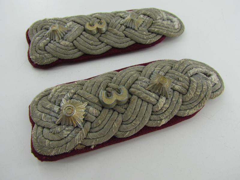 Wehrmacht (Heer) officer shoulder boards for smoke troops ‘Nebelwerfer’