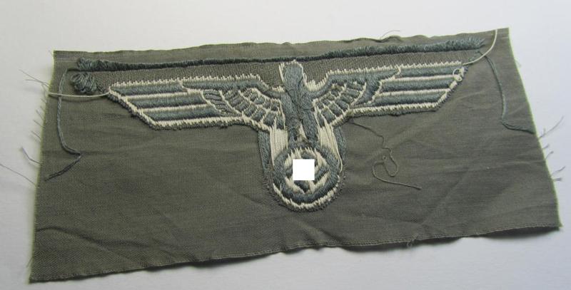 Superb - and scarcely found! - WH (Heeres) early- (ie. pre)-war-period- and/or greyish-white-coloured breast-eagle of the so-called: 'M35-pattern' (ie. 'Brustadler für Mannschaften u. Uffz.') as was executed in the neat 'BeVo'-weave pattern