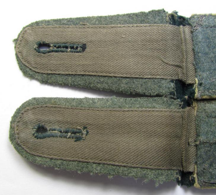 Fully matching pair of WH (Heeres), early-war-period- (ie. 'M36'- or: 'M40'-pattern-) NCO-type shoulderstraps having the neat white- (ie. 'weisser'-) coloured branchcolour as was intended for an: 'Unteroffizier der Infanterie-Truppen'