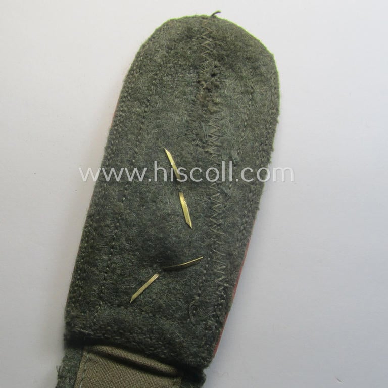 Single, WH (Heeres) 'M41 o. M43'-pattern, NCO-type shoulderstrap: 'O.Fwbl. eines Pz- o. Panzerjäger-Abtlgs. o. Rgts.'