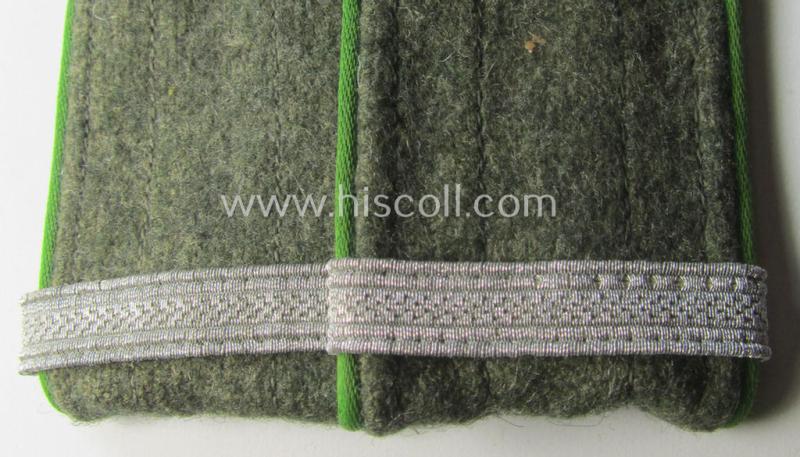 Pair of WH (Heeres) so-called: 'M44'-styled ie. 'simplified', EM-type shoulderstraps: 'Soldat u. Uffz.-Anwärter eines Panzergrenadiere-Rgts.'