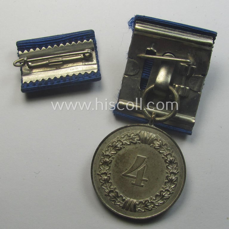 Silver-toned WH (Heeres o. KM) so-called: 'Einzelspange' showing a: 'WH-Dienstauszeichnung 4. Stufe' (as was intended for 4 years of loyal-service) and that shows a detailed, Heeres o. KM-type-eagle-device, period-attached