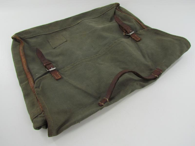 Early German Bekleidungstasche 31