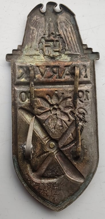 WW2 Narvik shield in gilt for naval personnel