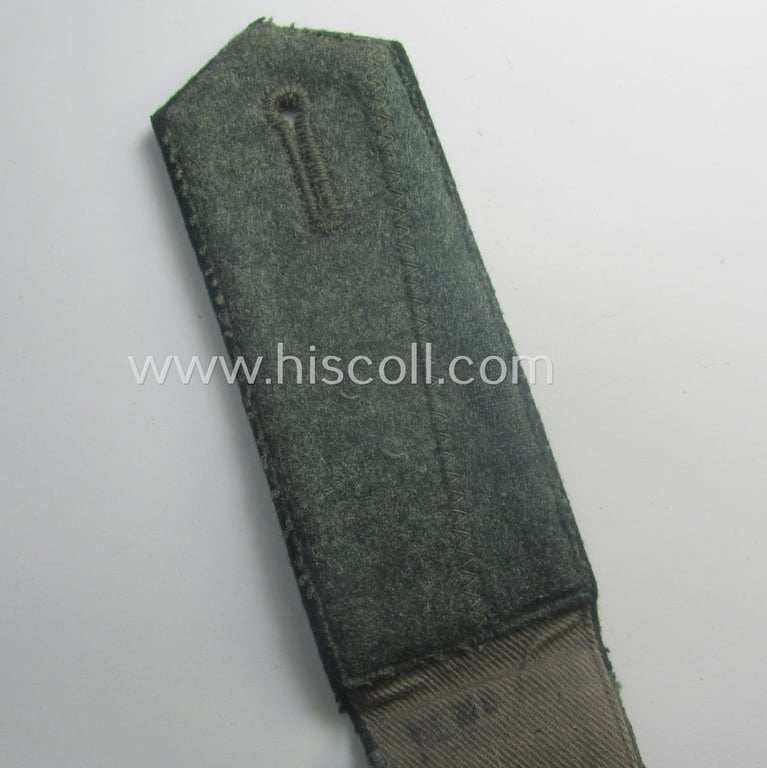 Attractive - albeit regrettably single! - example of an early-period (ie. 'M36- o. M40'-pattern and pointed-styled), WH (Heeres) 'cyphered', EM-type shoulderstrap as was intended for a: 'Soldat des Kavallerie o. Aufklärungs-Rgts. 13'