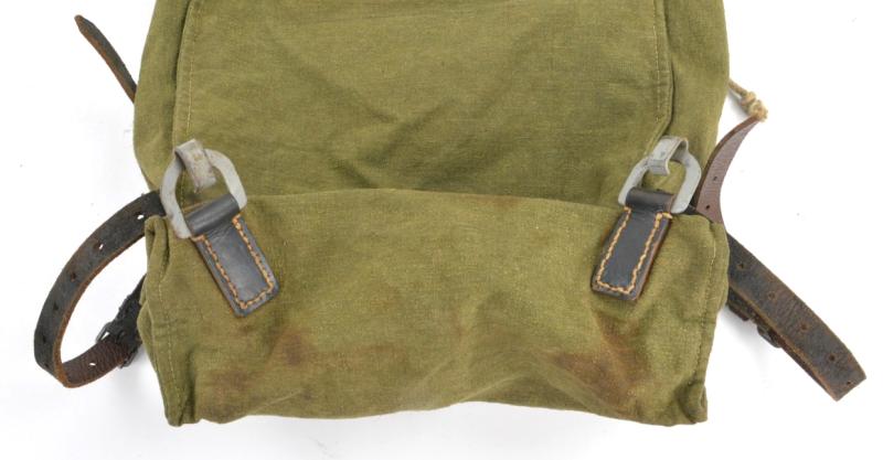 German WH Artillery Backpack with straps