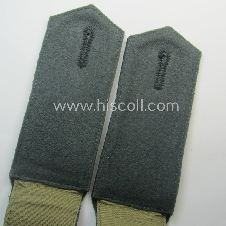 Interesting - and actually unusually seen! - 'generic' pair of pointed-styled 'M36- o. M40'-pattern, WH (Heeres) EM-type shoulderstraps: 'Soldat eines Infanterie-Rgts.'