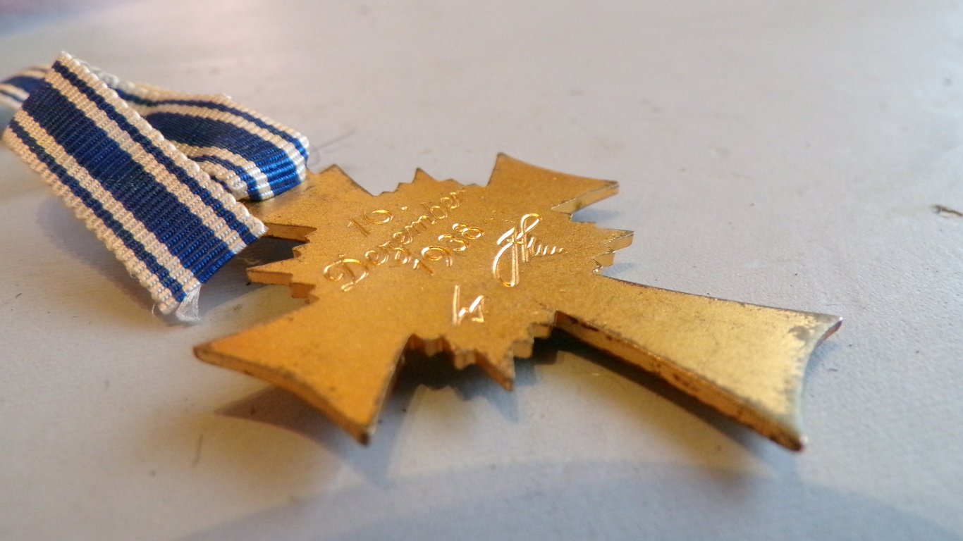 Ehrenkreuz der Deutschen Mutter Gold