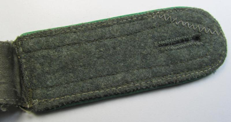 Neat - albeit regrettably single! - WH (Heeres) - I deem - mid-war-period- (ie. 'M41/M43'-pattern) NCO-type shoulderstrap as was intended for usage by an: 'Unteroffizier einer Gebirgsjäger-Rgts.'