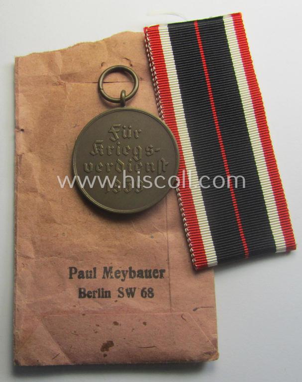 'Kriegsverdienstmedaille 1939'-set comprising of a non-maker-marked- (and/or: typical 'Buntmetall'-based!) specimen that came together with its period-ribbon and 'Zellstoff'-based pouch by the maker: 'Paul Meybauer'