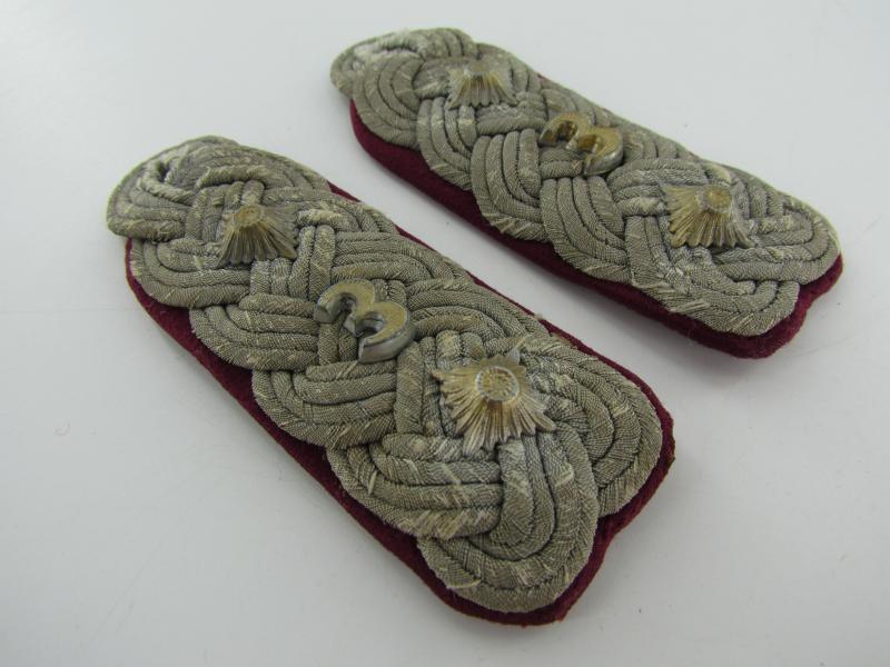 Wehrmacht (Heer) officer shoulder boards for smoke troops ‘Nebelwerfer’
