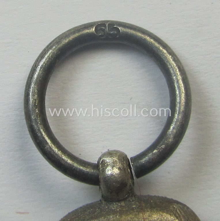 Medal-set: 'Winterschlacht im Osten 1941-42' being a maker- (ie. '65'-) marked specimen by the maker: 'Klein & Quenzer A.G.'