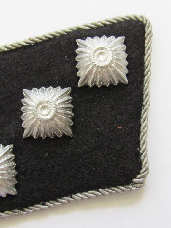 Waffen SS Obersturmführer collar tabs