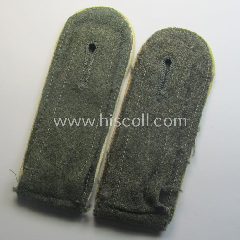 Pair of WH (Heeres), early- (ie. mid-) war-period- (ie. 'M41- o. M43'-) pattern EM-type shoulderstraps as piped in the white-coloured branchcolour as was intended for a: 'Soldat eines Infanterie-Rgts.'