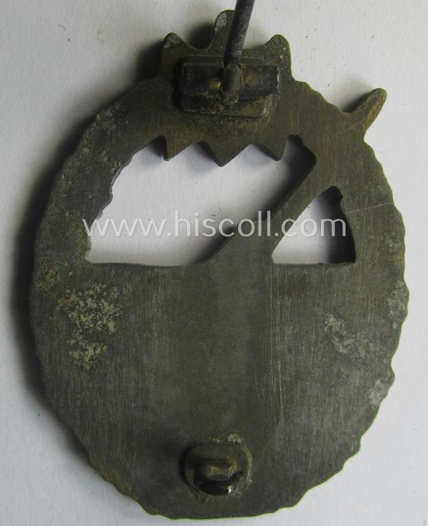 WH (Kriegsmarine) 'Marine-Artillerie-Abzeichen' being a typical non-maker-marked- and/or zinc- (ie. 'Feinzink'-) based example as was (presumably) produced by the: 'Alois Rettenmaier'-company