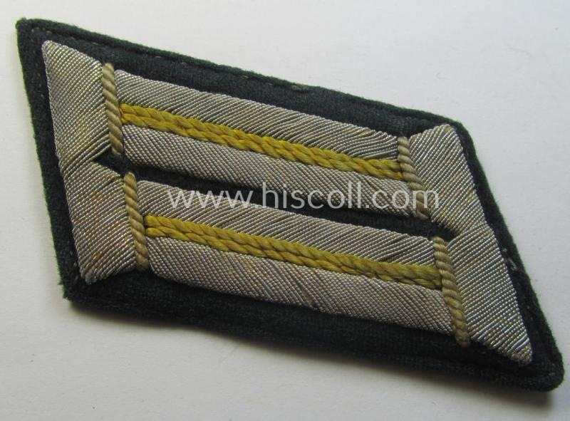 Neat - clearly worn and fully matching! - pair of WH (Heeres) collar-tabs (ie. 'Kragenspiegel für Offiziere') as was piped in the bright-yellow-coloured branchcolour as was intended for usage by an: 'Offizier der Nachrichten-Truppen'