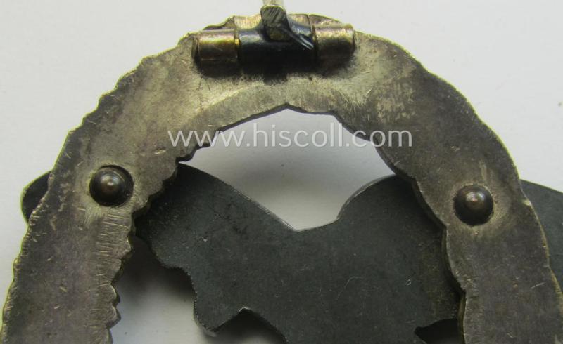 WH (LW) 'Flugzeug-Beobachter-Abzeichen' (ie. observers'-war-badge) being a (typical) non-maker-marked and/or: 'Buntmetall'- (ie. 'Tombak'-) based example by the: 'Assmann & Söhne'-company that comes stored in its period etui