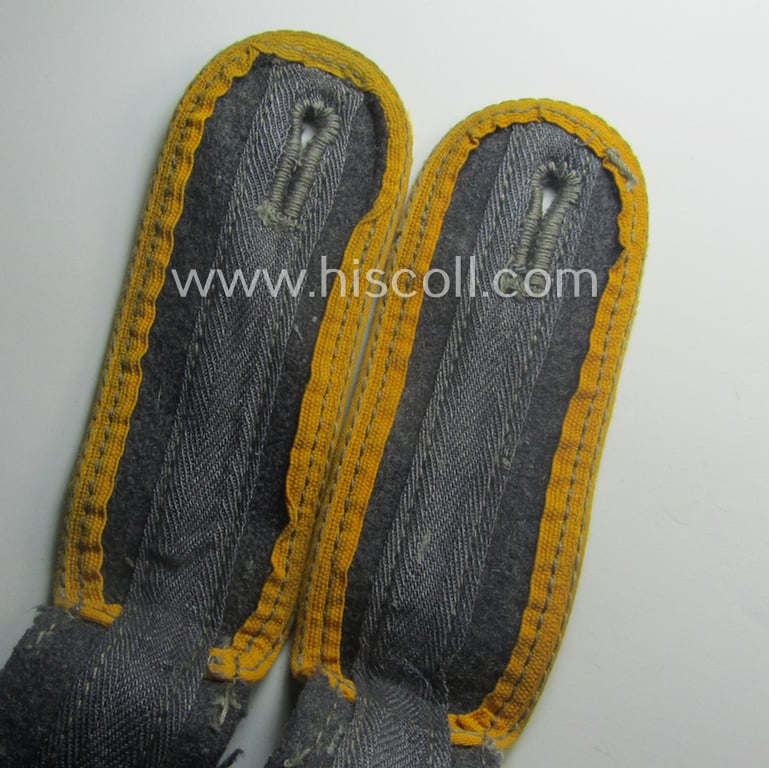 Pair of later-war-period, so-called: 'M44'-pattern, simplified WH (Luftwaffe) EM-type shoulderstraps as was intended for usage by a: 'Soldat der Flieger o. Fallschirm-Trpn.'