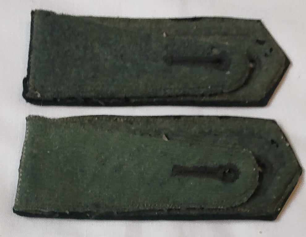 Pair of WH (Heeres), neatly 'cyphered'  M36/M40-pattern pointed style NCO type shoulder straps ' Kradschützen-Bataillon 7