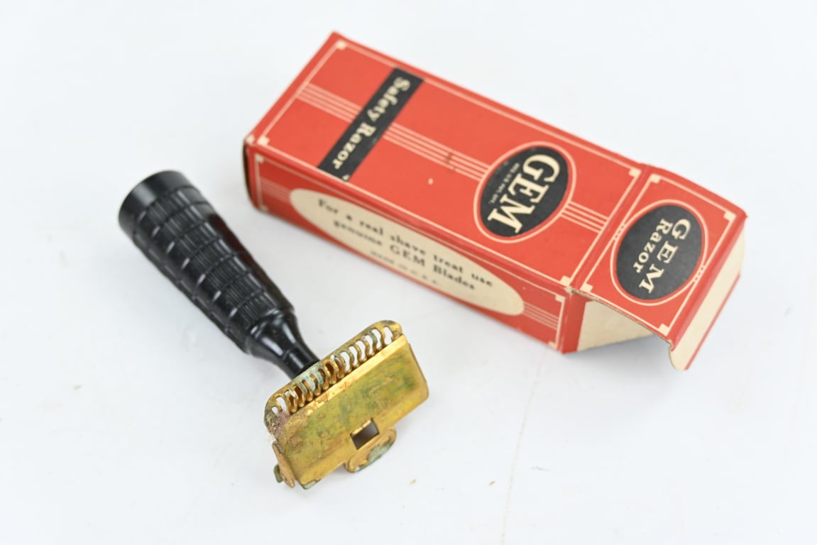 US WW2 GEM Safety Razor in Box