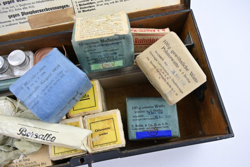 German LS First Aid Box 'Luftschutz Verbandkasten'