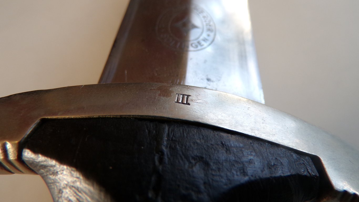 Early M33 SS Dagger by Herder