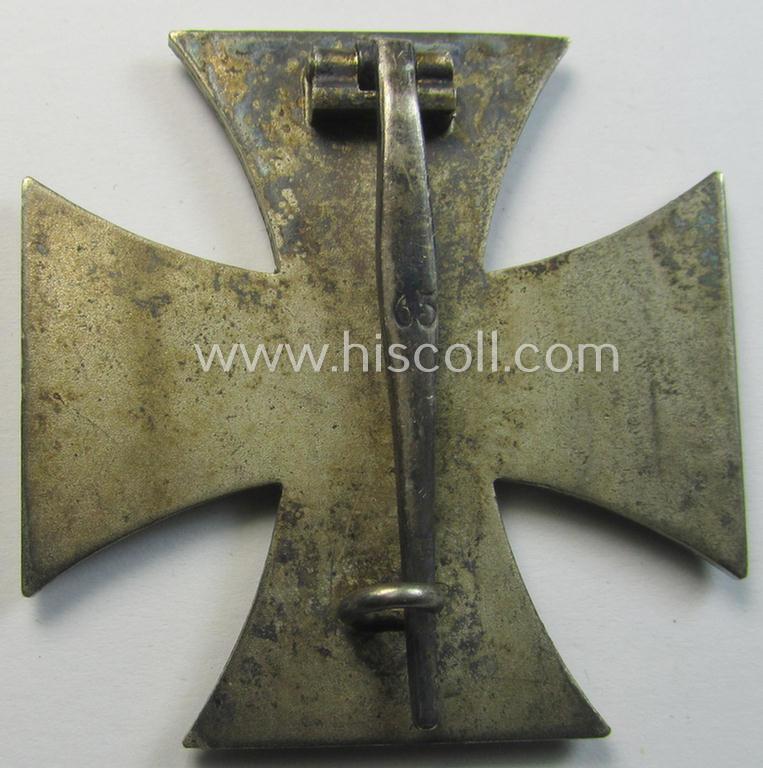 'Eisernes Kreuz 1. Klasse' (or: Iron Cross 1st class) being a typical non-maker-marked example that was (I deem) produced by the desirable 'Hersteller' named: 'Klein & Quenzer A.G.'