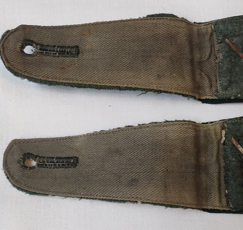 Pair of WH (Heeres), neatly 'cyphered'  M36/M40-pattern pointed style NCO type shoulder straps ' Kradschützen-Bataillon 7