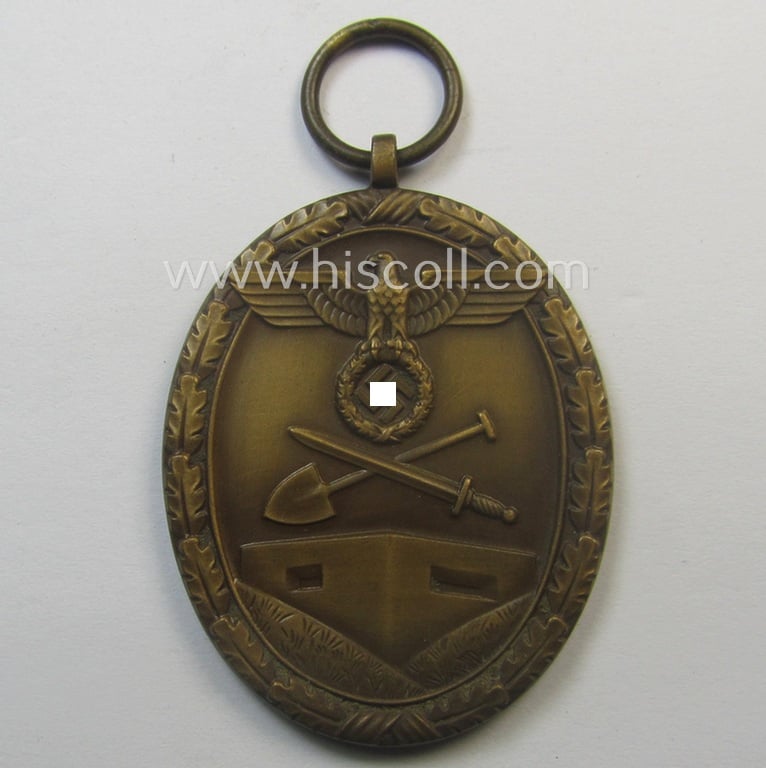 Medal-set: 'Deutsches Schutzwall Ehrenzeichen' (aka: 'Westwall'-medal) being a (typical) non-maker-marked- and/or: typical 'Buntmetall'-based specimen that comes packed in its original pouch of issue by the: 'Friedrich Orth'-company
