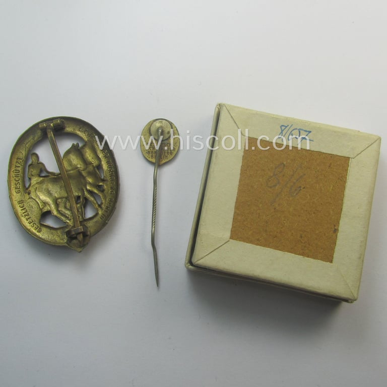 Attractive, 'Deutsches Fahrer-Abzeichen' (ie. 'in Bronze') and accompanying miniature being both maker- (ie. 'L.Chr. Lauer'-) marked examples that came stored in their period box (ie. etui) as issued