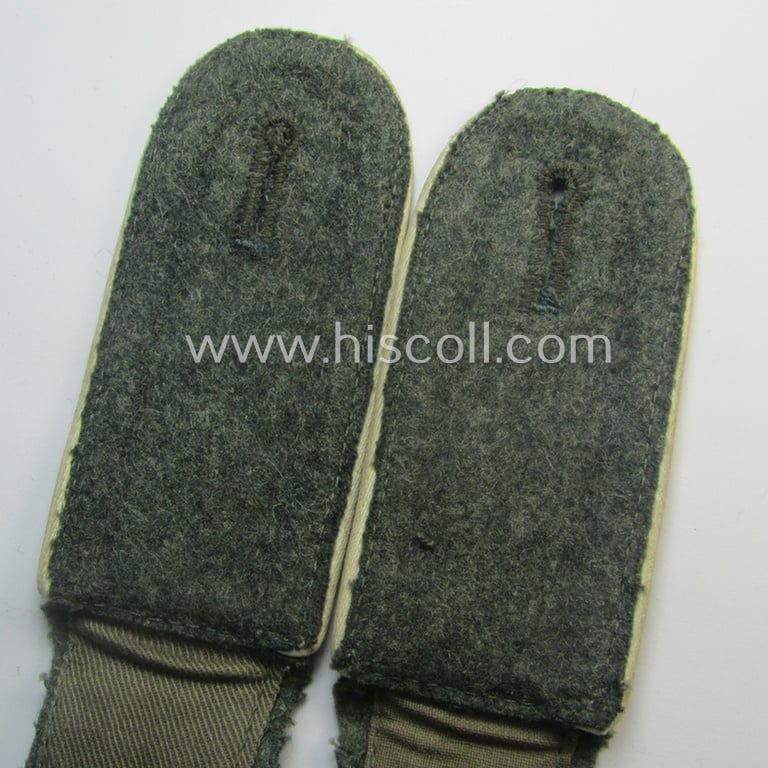 Moderately used pair of WH (Heeres), early- (ie. mid-) war-period- (ie. 'M41- o. M43'-) pattern EM-type shoulderstraps as piped in the white-coloured branchcolour as was intended for a: 'Soldat eines Infanterie-Rgts.'
